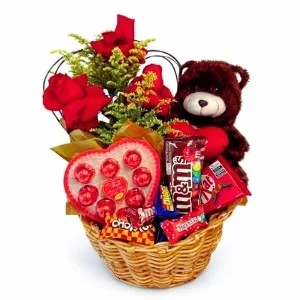Cesta amor com rosas