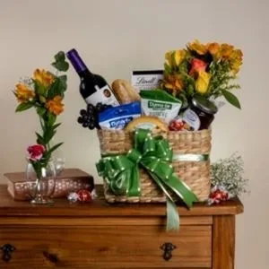 Cesta de Flores e Vinho