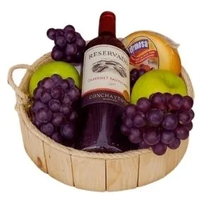 Cesta de Vinhos e Frutas