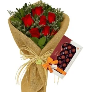 Ramalhete com 8 Rosas Vermelhas e Chocolates Cacau Show