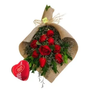 Ramalhete com 9 Rosas Vermelhas e Coração Lindor