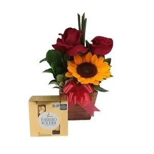 Box Trplo Charming de Rosas e Girassol com Chocolates