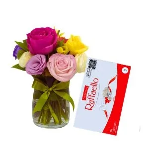 Mini Amor de Rosas e Lisianthus Coloridos no Vidro com Raffaello
