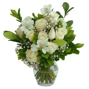 Arranjo de Flores Brancas no Vaso de Vidro