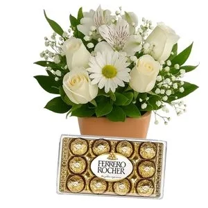Arranjo Pequeno de Flores Brancas com Ferrero Rocher