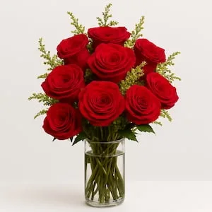 Arranjo com 10 Rosas Vermelhas no Vaso de Vidro
