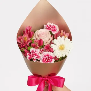 Buquê com Rosas Rosas, Gérbera Branca, Cravos e Astromélias