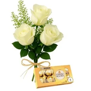 Buquê de Três Rosas Brancas e Ferrero Rocher