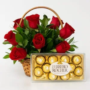 Cesta com 10 Rosas Vermelhas e Caixa de Chocolates Ferrero Rocher