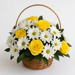 Cesta com Rosas Amarelas e Margaridas Brancas Naturais