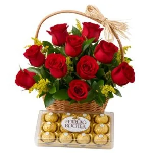 Cesta Especial com 12 Rosas Vermelhas e Ferrero Rocher