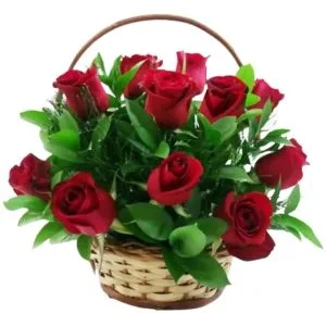 Cesta Romântica com 10 Rosas