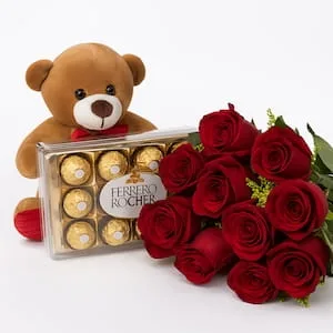 Buquê de 12 Rosas com Ferrero Rocher e Pelúcia