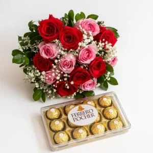 Buquê de 15 Rosas Coloridas e Ferrero Rocher