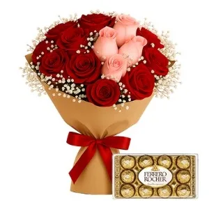 Buquê de 15 Rosas Vermelhas e Rosadas com Ferrero Rocher