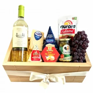 Cesta De Vinho Reservado Branco Com Queijos