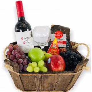 Cesta Rustica De Vinho Com Queijo E Petiscos