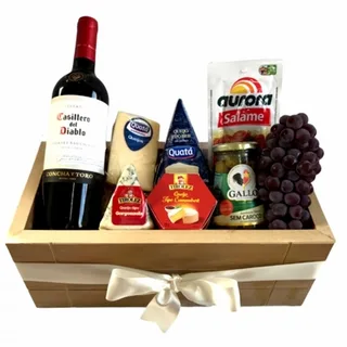 Luxuosa Cesta De Vinhos E Queijos