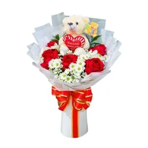 Buquê de 6 Rosas Vermelha com Pelúcia