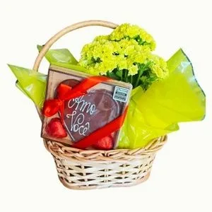 Cesta com Flor Plantada e Chocolate