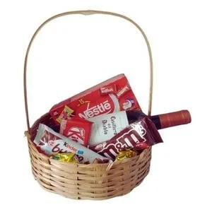 Cesta de Chocolates e Vinho
