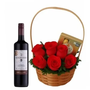 Cesta de Rosas com Chocolates e Vinho Tinto