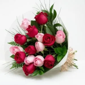 Buquê de 15 Rosas com Duas Cores