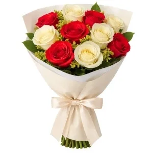 Buquê com 10 Rosas Brancas e Vermelhas