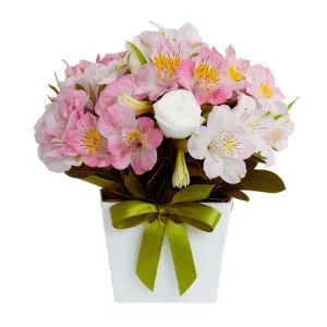Arranjo de Rosas e Astromélias