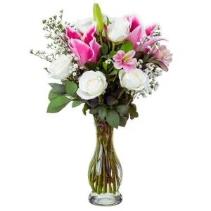 Arranjo de Rosas e Lírios no Vaso de Vidro