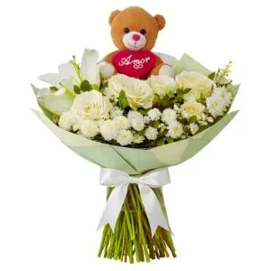 Buquê Misto de Flores Brancas com Pelúcia