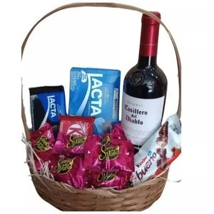 Cesta de Chocolates com Vinho Tinto