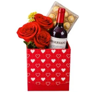Ramalhete de 3 Rosas com Vinho e Ferrero Rocher