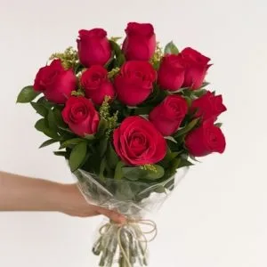 Buquê de 12 Rosas Vermelhas