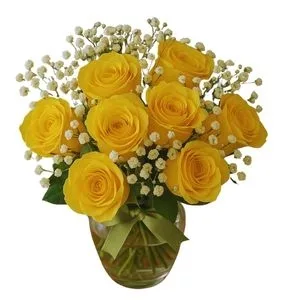 Arranjo de 12 Rosas Amarelas no Vaso de Vidro