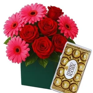 Arranjo de Gérberas e Rosas com Ferrero Rocher