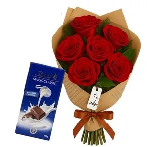 Buquê de 6 Rosas Vermelhas com Barra de Chocolate Lindt