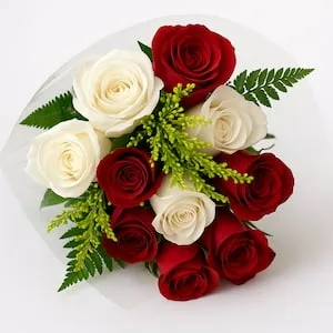 Buquê com 10 Rosas Vermelhas e Brancas