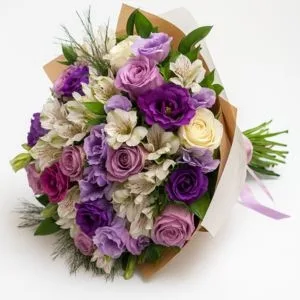 Buquê Elegância Lilás com Rosas, Lisianthus e Astromélias