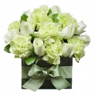 Arranjo De Rosas E Hortênsias Delicadeza