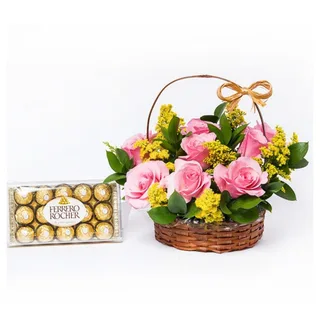 Cesta com 10 Rosas Rosas e Chocolate