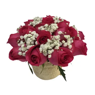 Arranjo com 15 Rosas Pink e Gipsofila no Cachepô de Palha