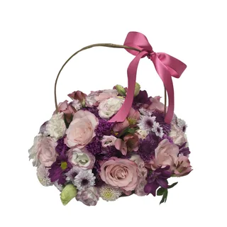 Cesta com Flores Rosadas e Lilases