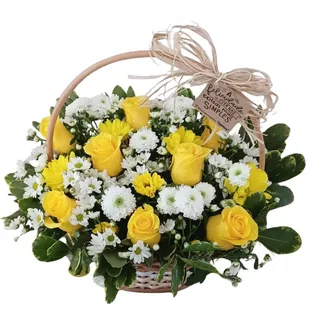 Elegância das Rosas Amarelas e Margaridas Brancas em Cesta