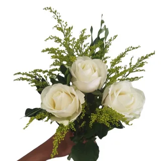 Encanto das Rosas Brancas com Tango e Ruscus
