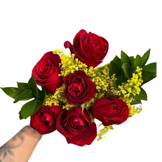 Romance em Rosas Vermelhas com Tango e Ruscus