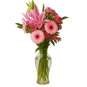 Arranjo de Flores Rosadas no Vaso de Vidro