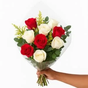 Buquê de 10 Rosas Vermelhas e Brancas