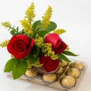 Buquê de 3 Rosas Vermelhas e Caixa de Ferrero Rocher