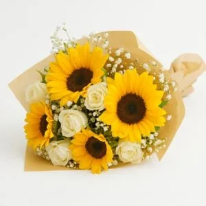 Buquê de Girassóis e Rosas Brancas com Gypsophila